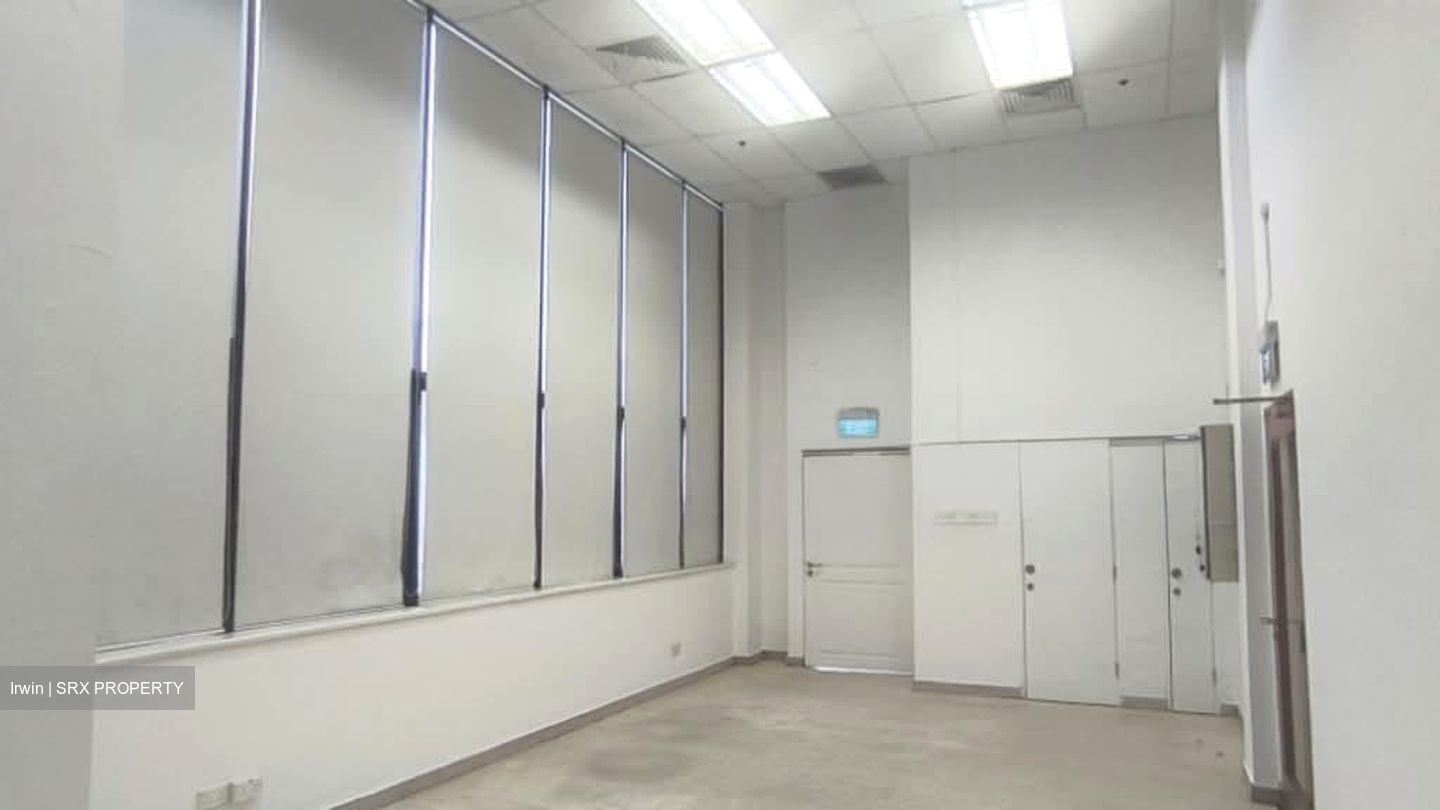 Toh Guan Road (D22), Warehouse #558748151